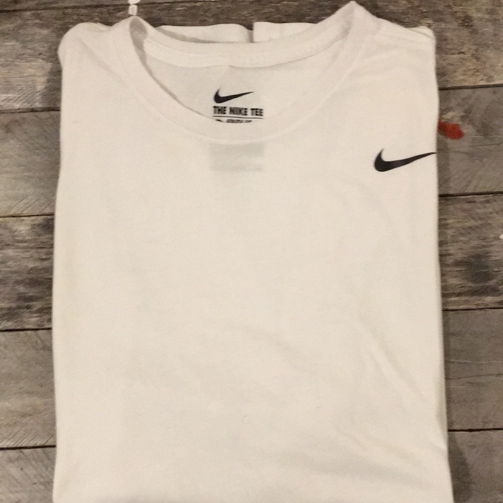 Nike dry fit shorts sleeve T-shirt